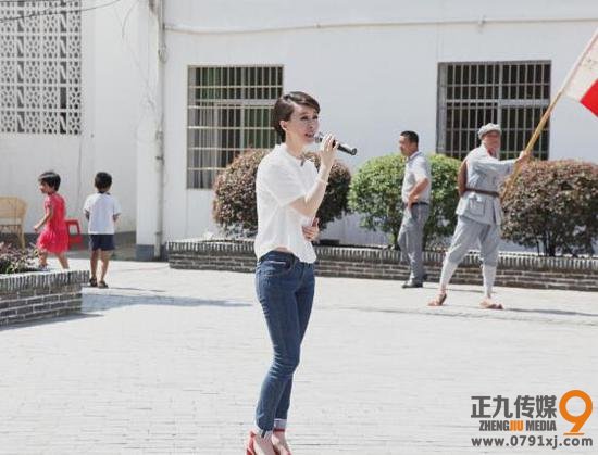 张俊以团长率艺术家赴江西演出引航中国梦