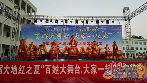 晚会开始前威风鼓表演